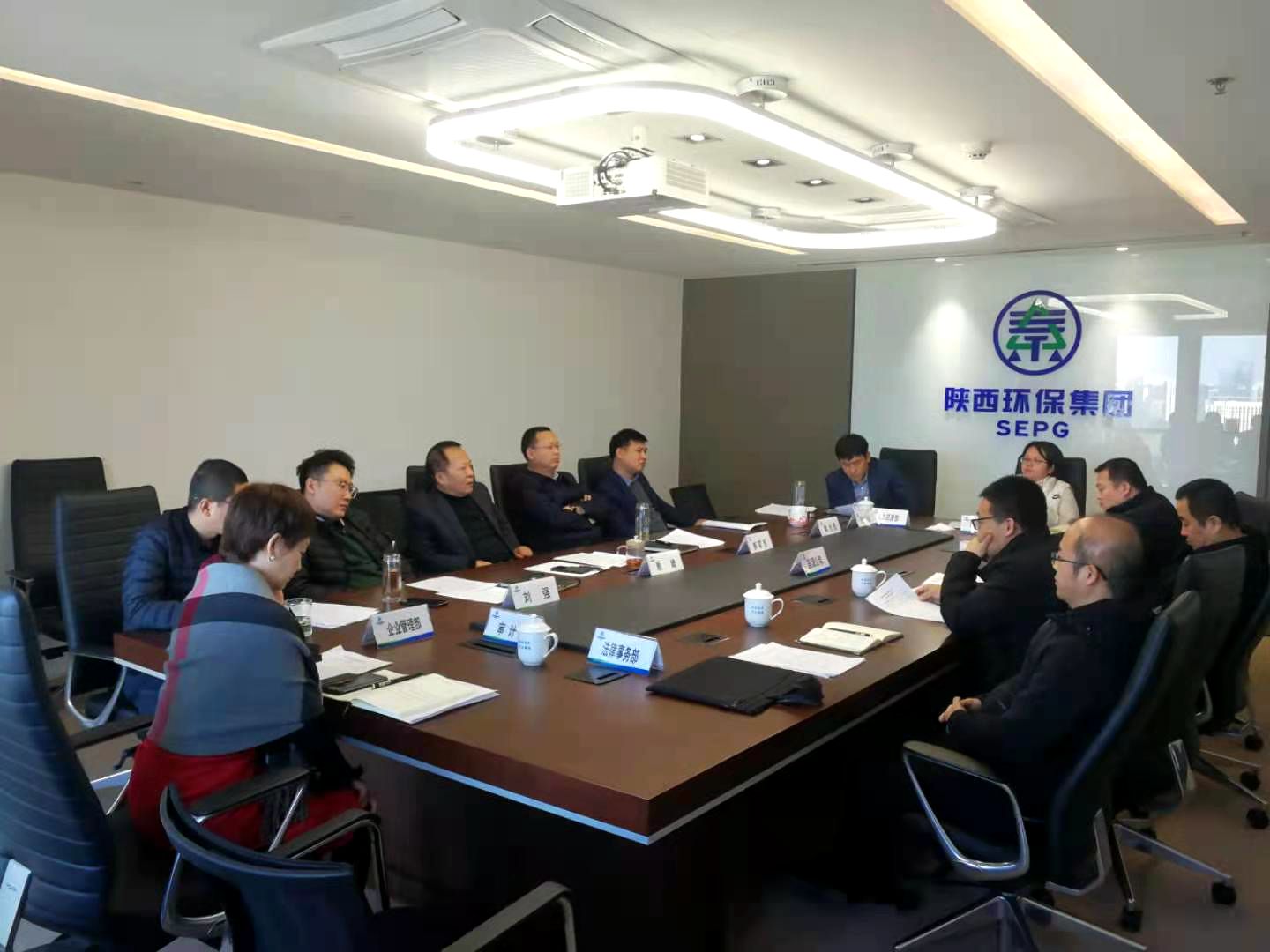 關(guān)于召開國源公司下屬清潔能源公司及榆林項目招標事宜專題匯報會議照片.jpg