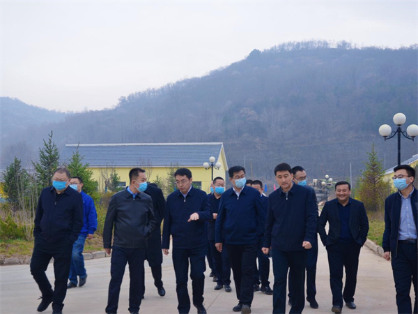 省黃帝陵文化園區(qū)管委會(huì)副主任、黃陵縣委副書記、縣長李建雄到水環(huán)境公司黃陵縣污水處理廠調(diào)研.jpg
