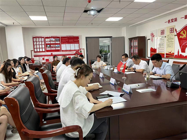 榆林分公司學(xué)習(xí)貫徹集團(tuán)2022年重點項目觀摩暨半年生產(chǎn)經(jīng)營工作會議精神照片.jpg